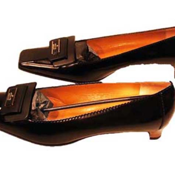 PUMPS, GUCCI, CALF LEATHER, SILVER-TONE ENGRAVED SIGNATURE PLATES ON TOES, BLACK - Picture 4 of 10